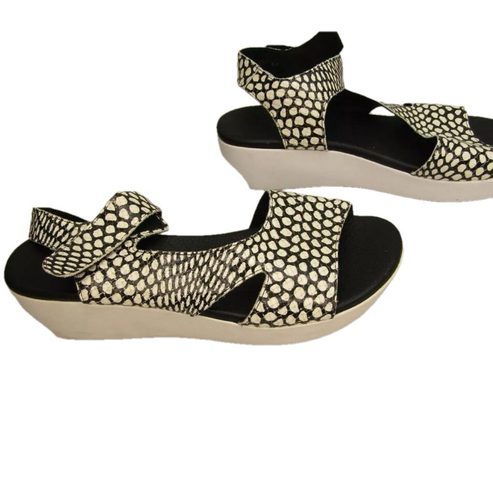 NEW ARCHE Womens Soqeto Sandals Wedge Hook & Loop Ankle Strap Cushioned Size 9